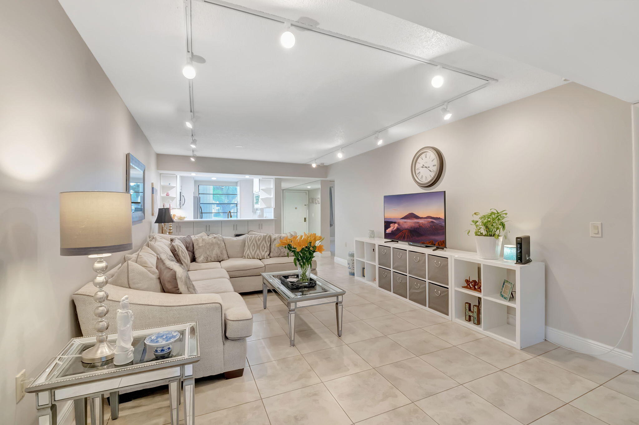 6097 Balboa Circle, Unit 103 Boca Raton, FL 33433 - Photo 11 of 31 Living Room