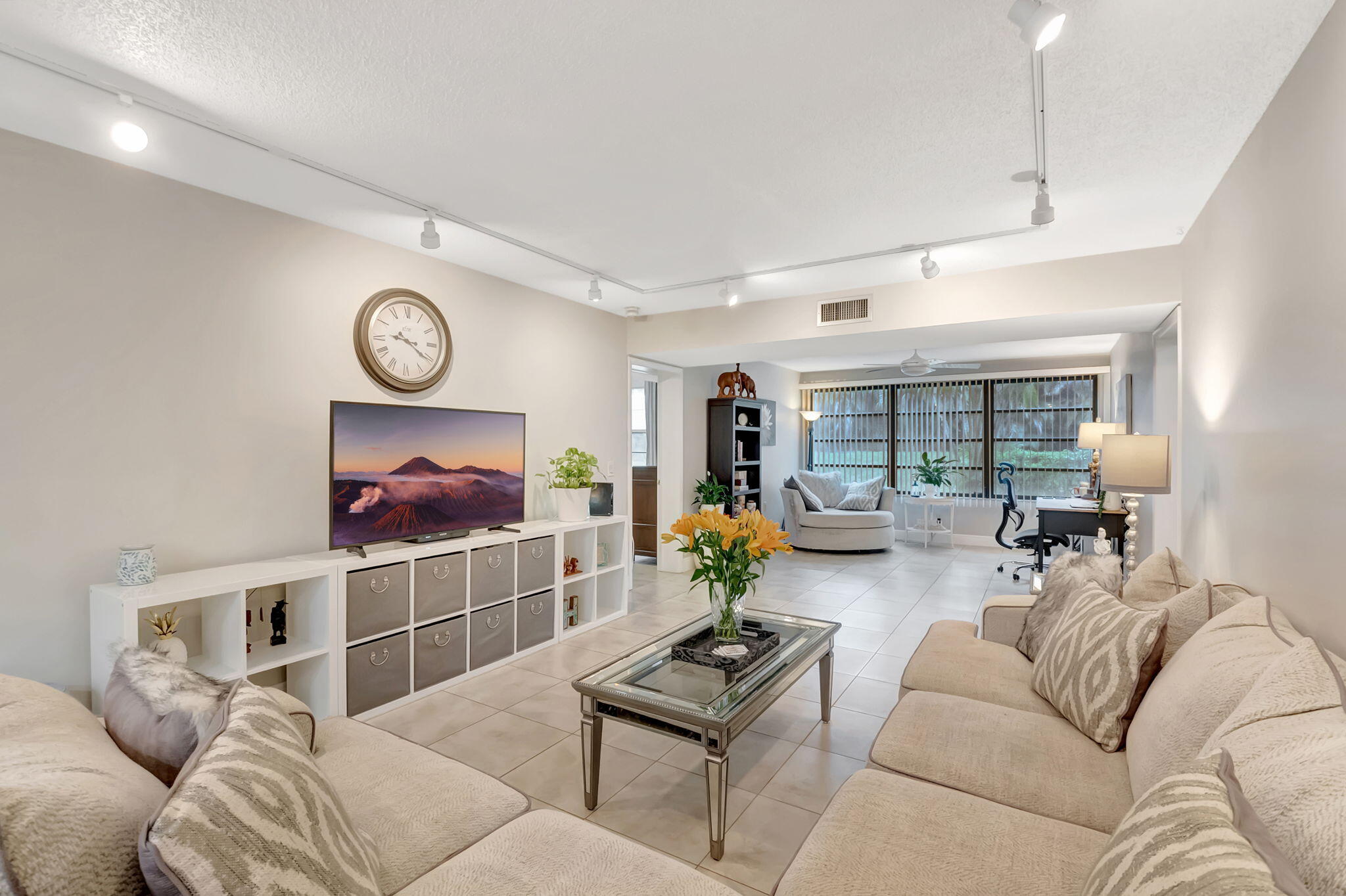 6097 Balboa Circle, Unit 103 Boca Raton, FL 33433 - Photo 12 of 31 Living Room
