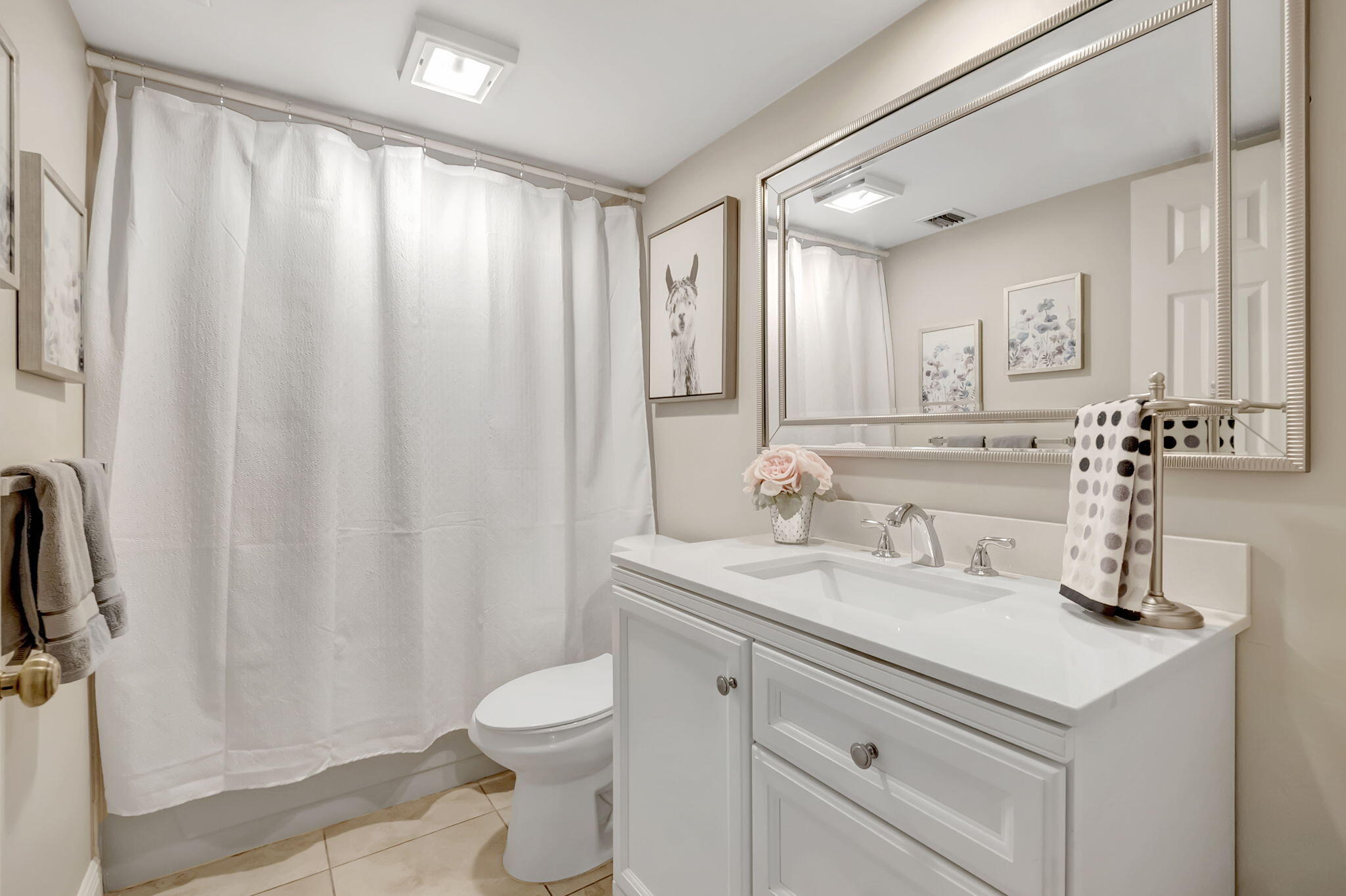 6097 Balboa Circle, Unit 103 Boca Raton, FL 33433 - Photo 15 of 31 Guest Bathroom