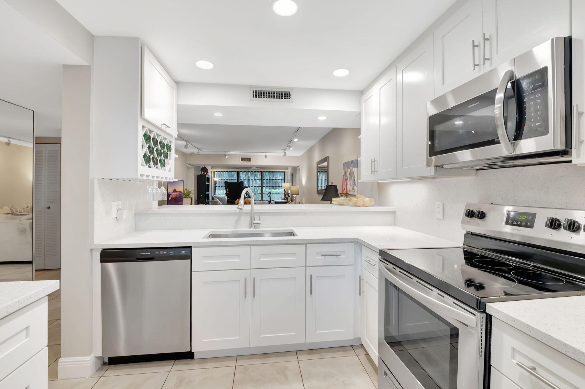 6097 Balboa Circle, Unit 103 Boca Raton, FL 33433 - Photo 5 of 31 Kitchen