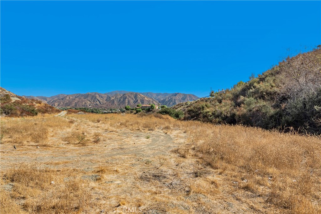 1 Warmuth Road Canyon Country, CA 91387 - Photo 16 of 34