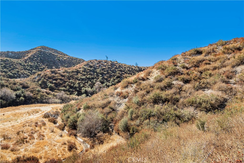 1 Warmuth Road Canyon Country, CA 91387 - Photo 30 of 34 a view of a large building