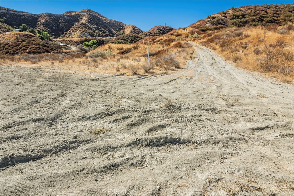 1 Warmuth Road Canyon Country, CA 91387 - Photo 5 of 34 a view of a snow on the beach