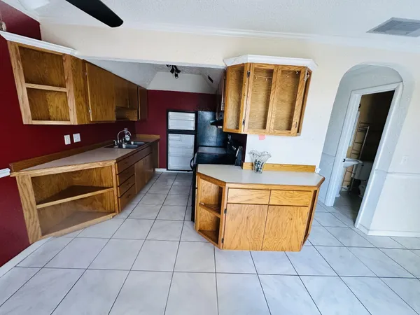$1,950 | 1305 Gateway Drive, Unit G2, Lantana, FL 33462