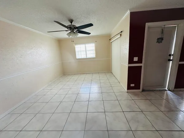 $1,950 | 1305 Gateway Drive, Unit G2, Lantana, FL 33462
