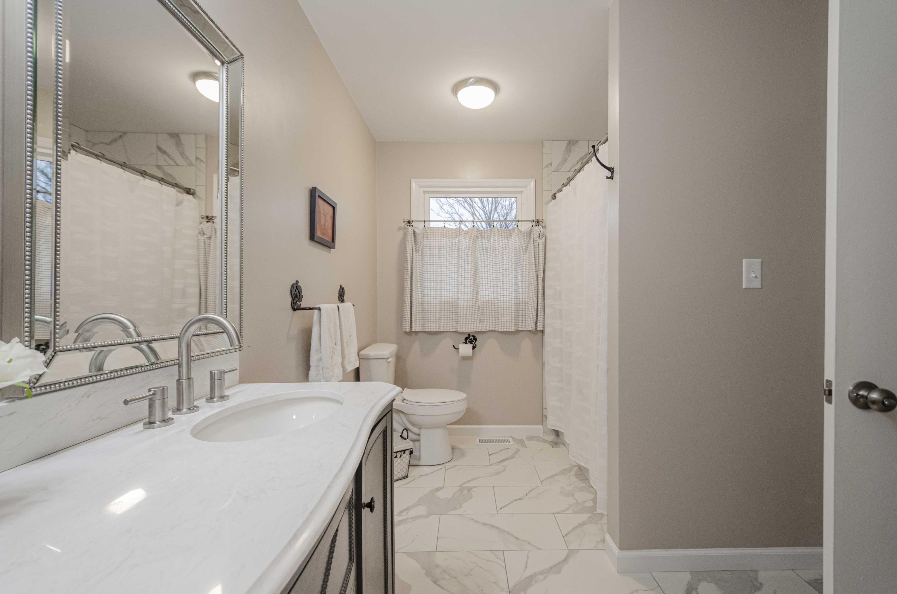 154 Apple Tree Road Roanoke, VA 24019 - Photo 22 of 41 Full Bath Upper Level