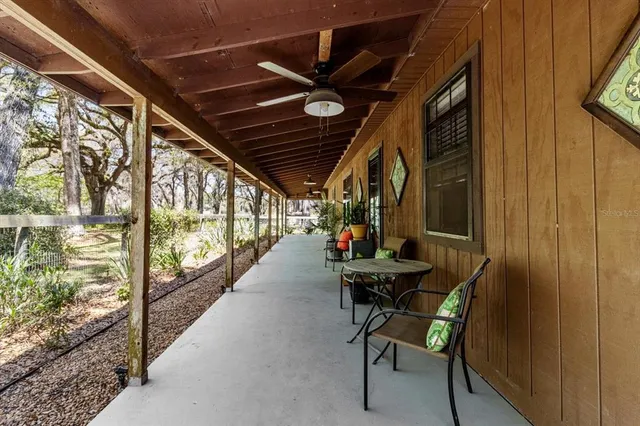 a view of a hallway with a entryway