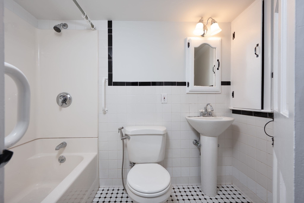 489 Main Street Hingham, MA 02043 - Photo 21 of 37