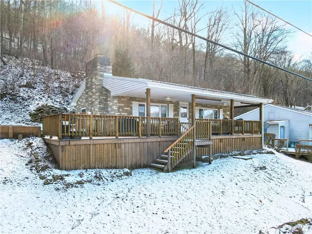 $290,500 | 447 Lake Road, Addison, PA 15411