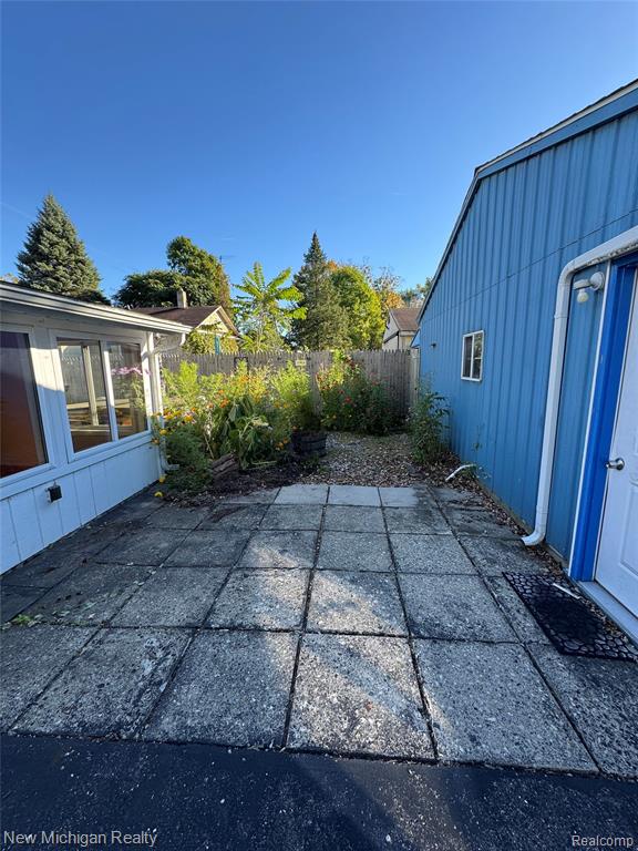 1238 South Genesee Road Burton, MI 48509 - Photo 10 of 38