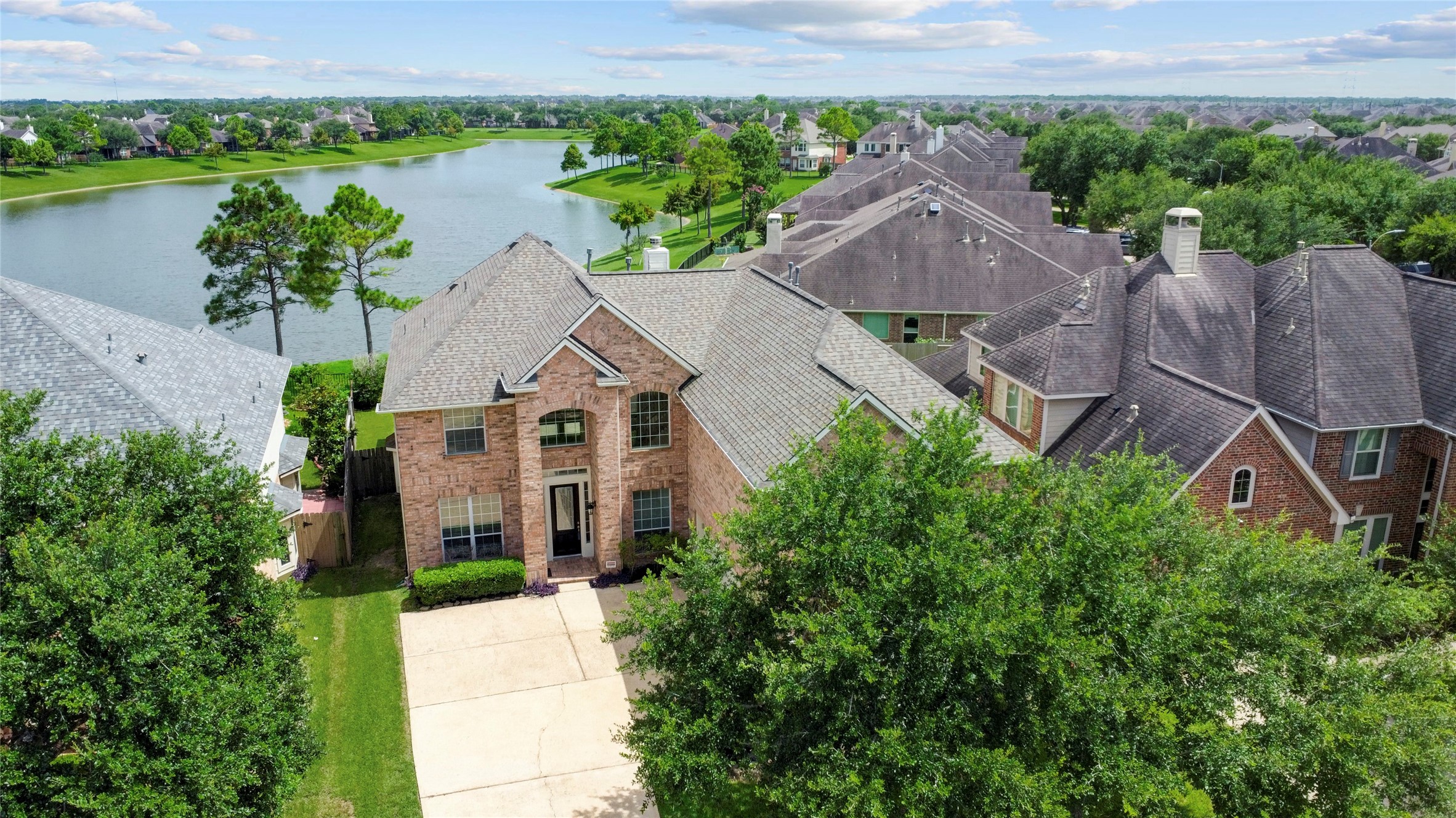 an aerial view of house with yard and lake view