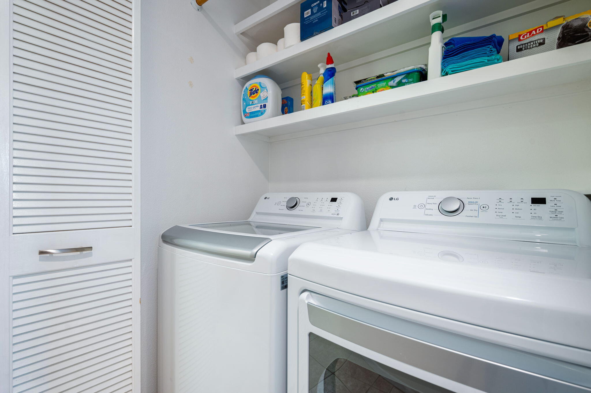 717 Inverness Drive Rancho Mirage, CA 92270 - Photo 26 of 46 a utility room with dryer and washer