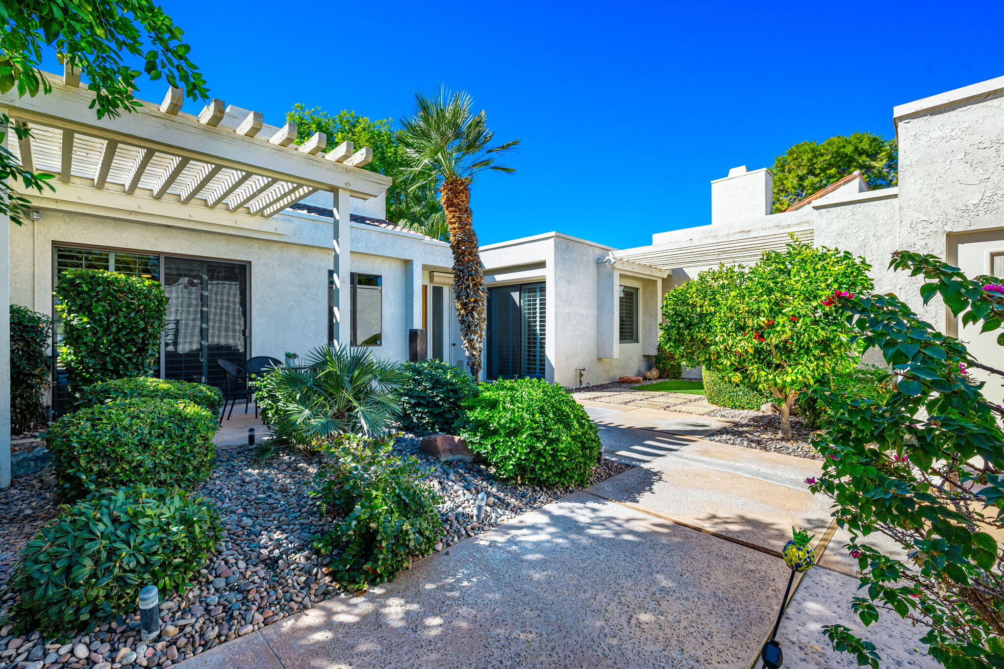 717 Inverness Drive Rancho Mirage, CA 92270 - Photo 33 of 46 front view of a house
