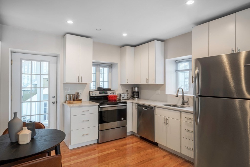 309 R Sumner Street, Unit 1L Boston, MA 02128 - Photo 3 of 19