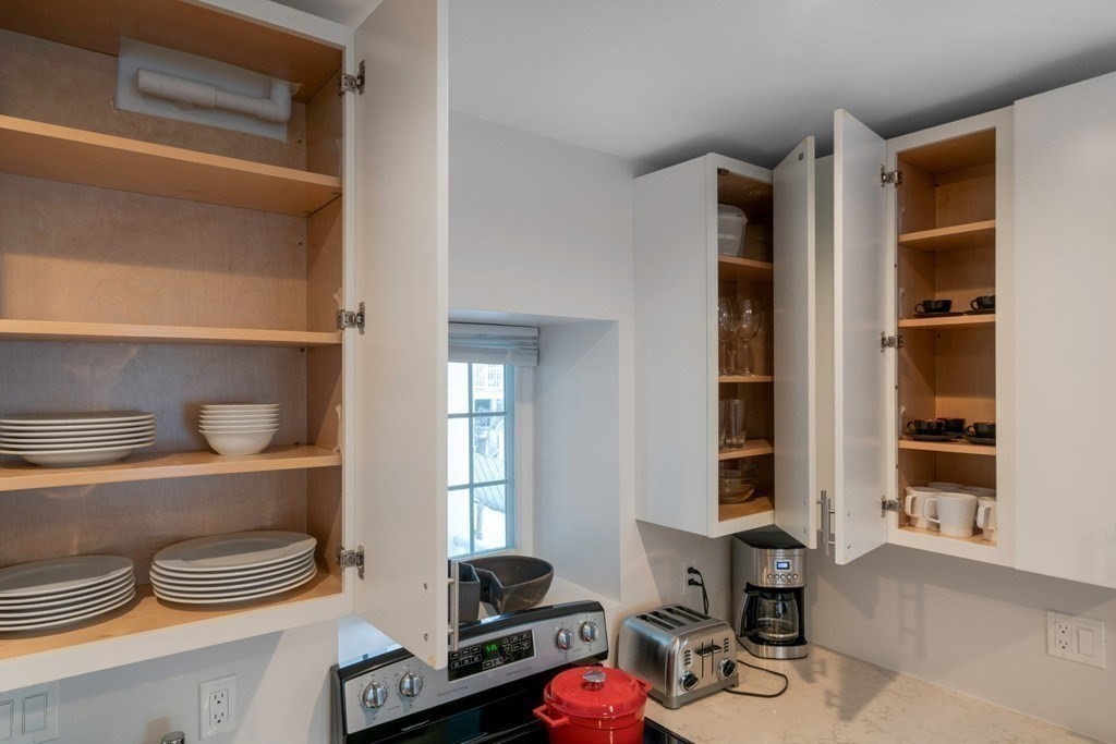 309 R Sumner Street, Unit 1L Boston, MA 02128 - Photo 4 of 19