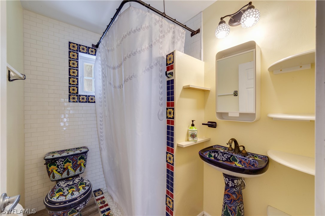 7146 Congdon Road Fort Myers, FL 33908 - Photo 11 of 50 a bathroom with a sink and a mirror
