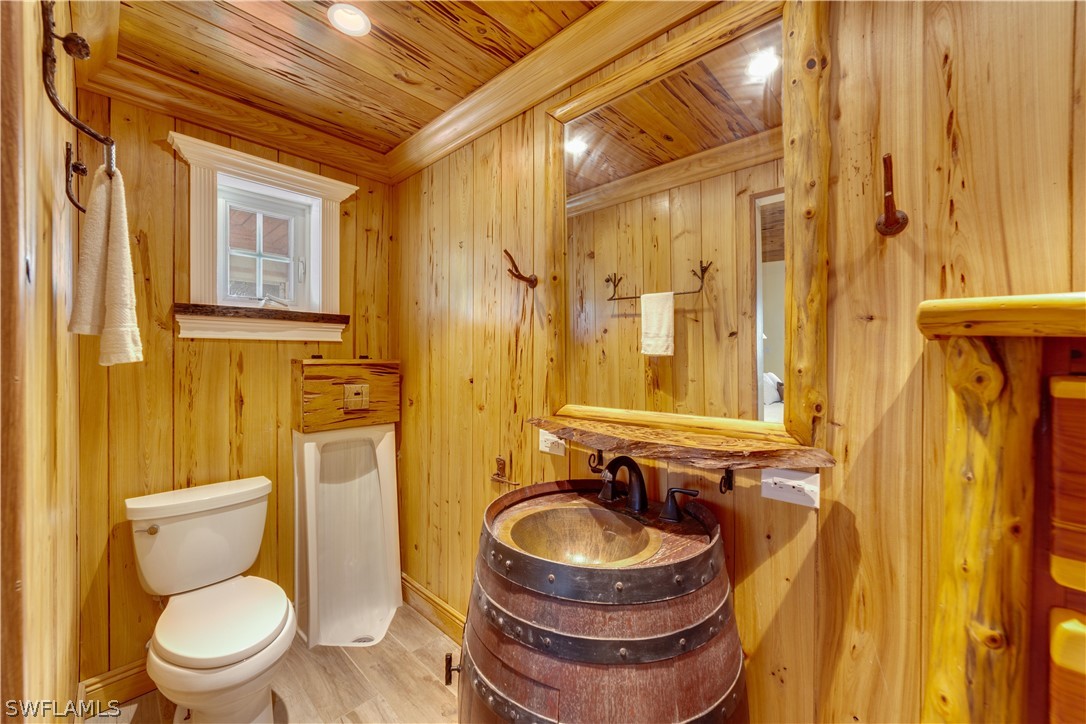 7146 Congdon Road Fort Myers, FL 33908 - Photo 17 of 50 a bathroom with a toilet a sink and a shower