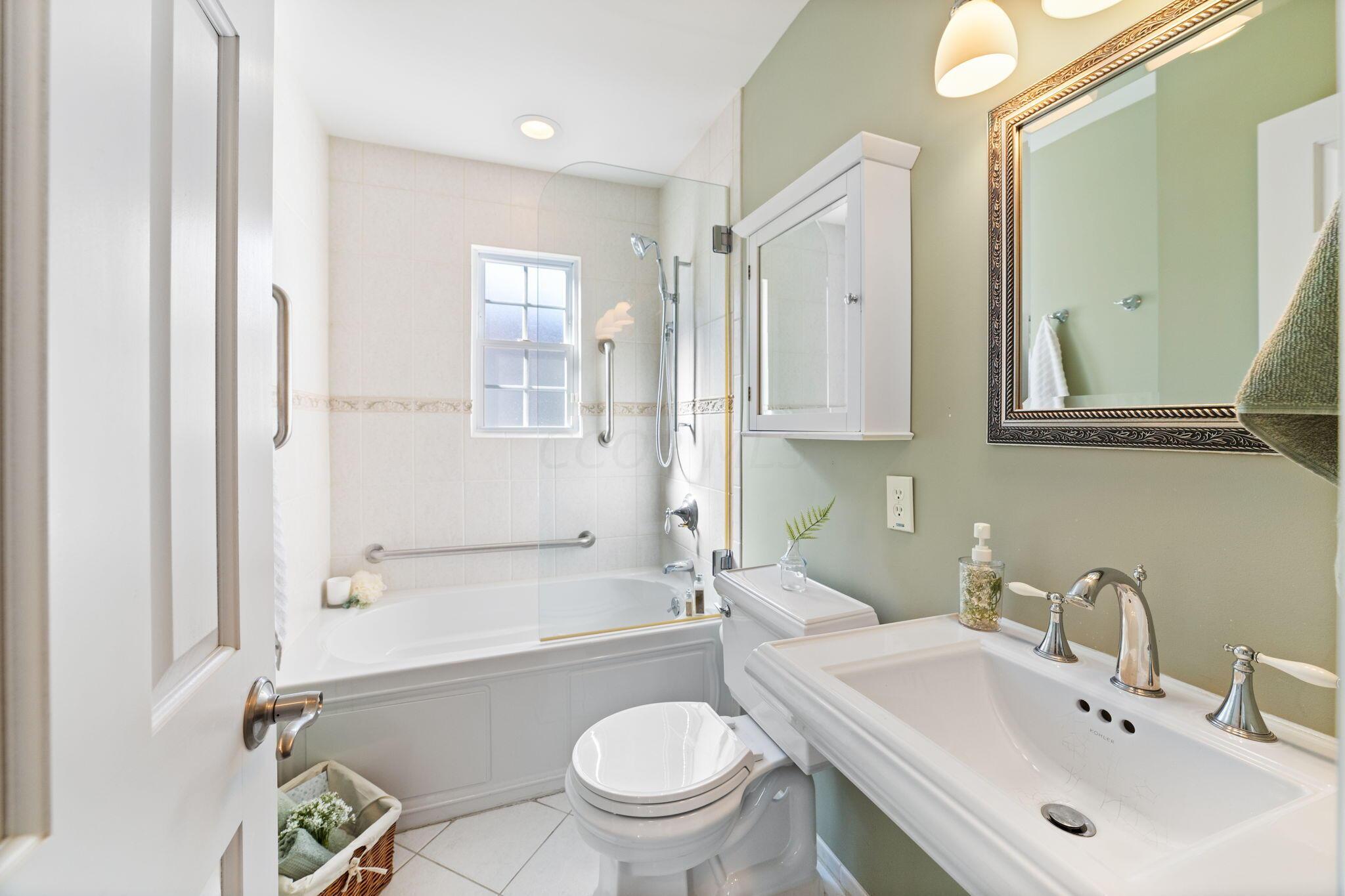 2993 Mountview Road Columbus, OH 43221 - Photo 10 of 20 30-web-or-mls-IMG_0479