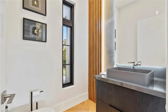 a en suite bathroom with a sink and a mirror
