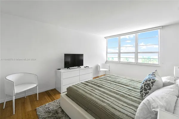 $8,000 | 100 Lincoln Road, Unit 548, Miami Beach, FL 33139