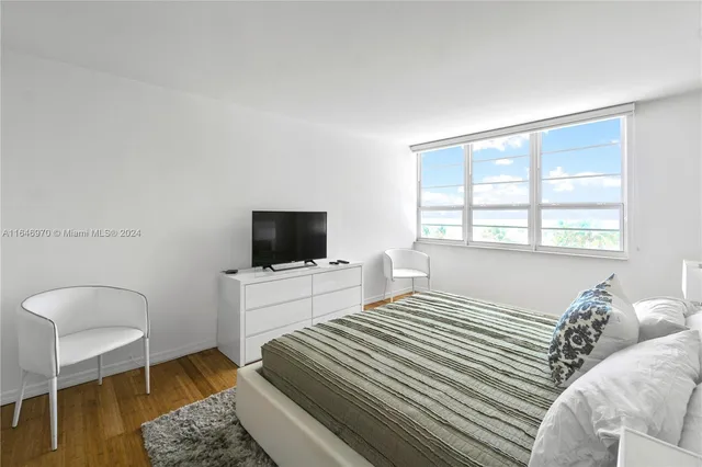 $8,000 | 100 Lincoln Road, Unit 548, Miami Beach, FL 33139