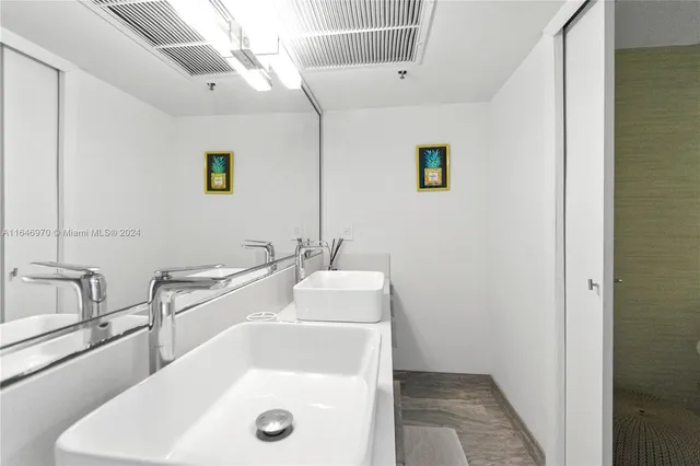 $8,000 | 100 Lincoln Road, Unit 548, Miami Beach, FL 33139