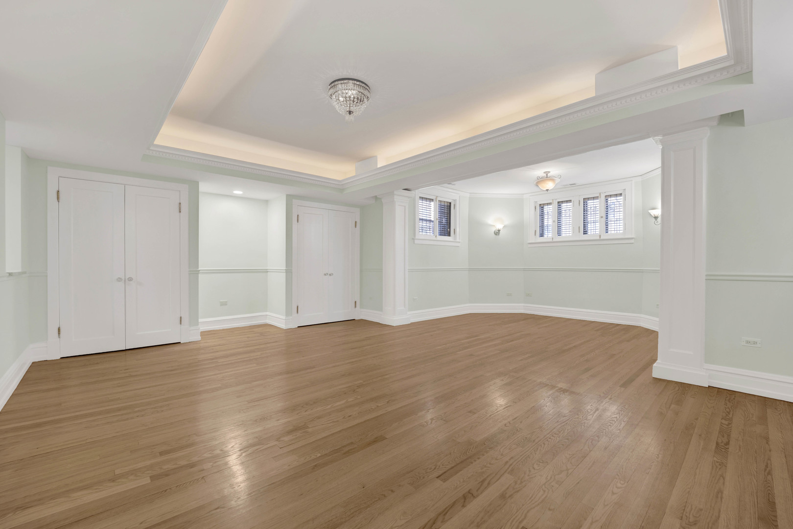 931 West Winona Street, Unit GDN Chicago, IL 60640 - Photo 7 of 18 a view of empty room with wooden floor