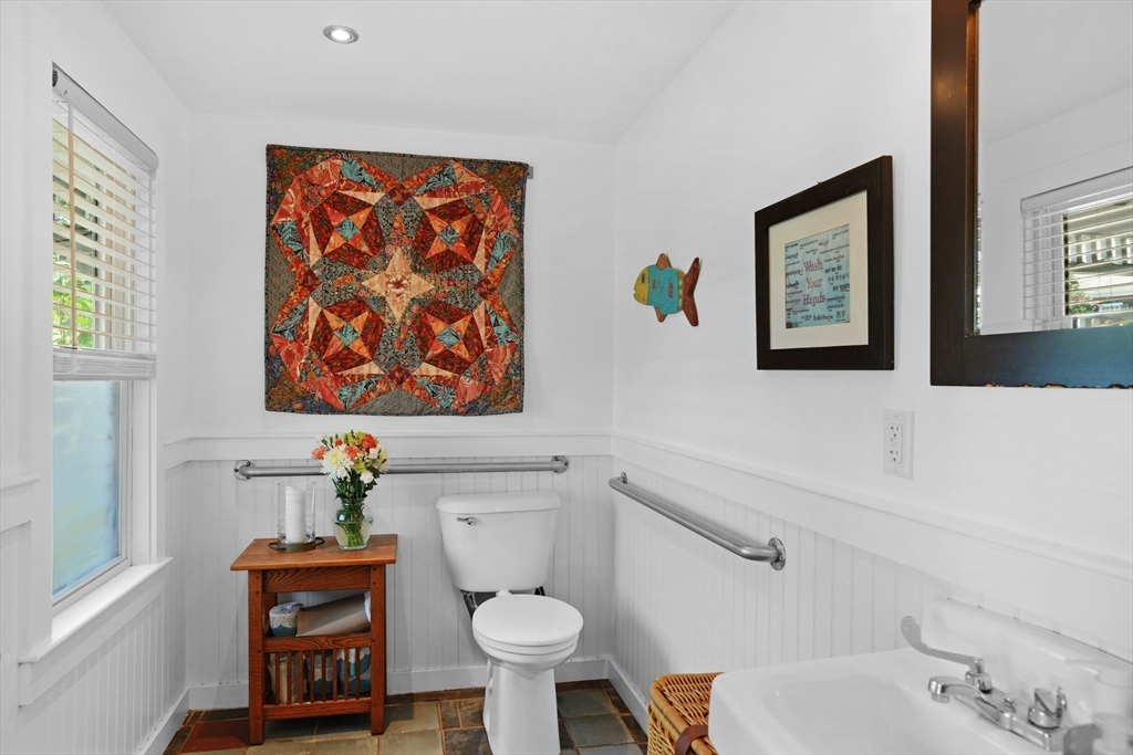 218 Upper Main Street Edgartown, MA 02539 - Photo 12 of 20