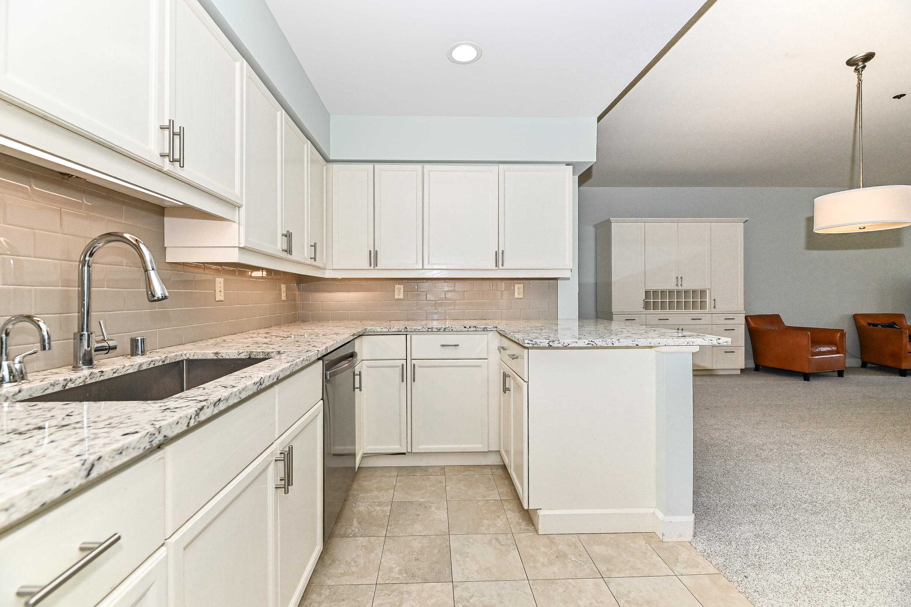 35 Harborview Drive, Unit 112 Racine, WI 53403 - Photo 7 of 36 Harborview-26