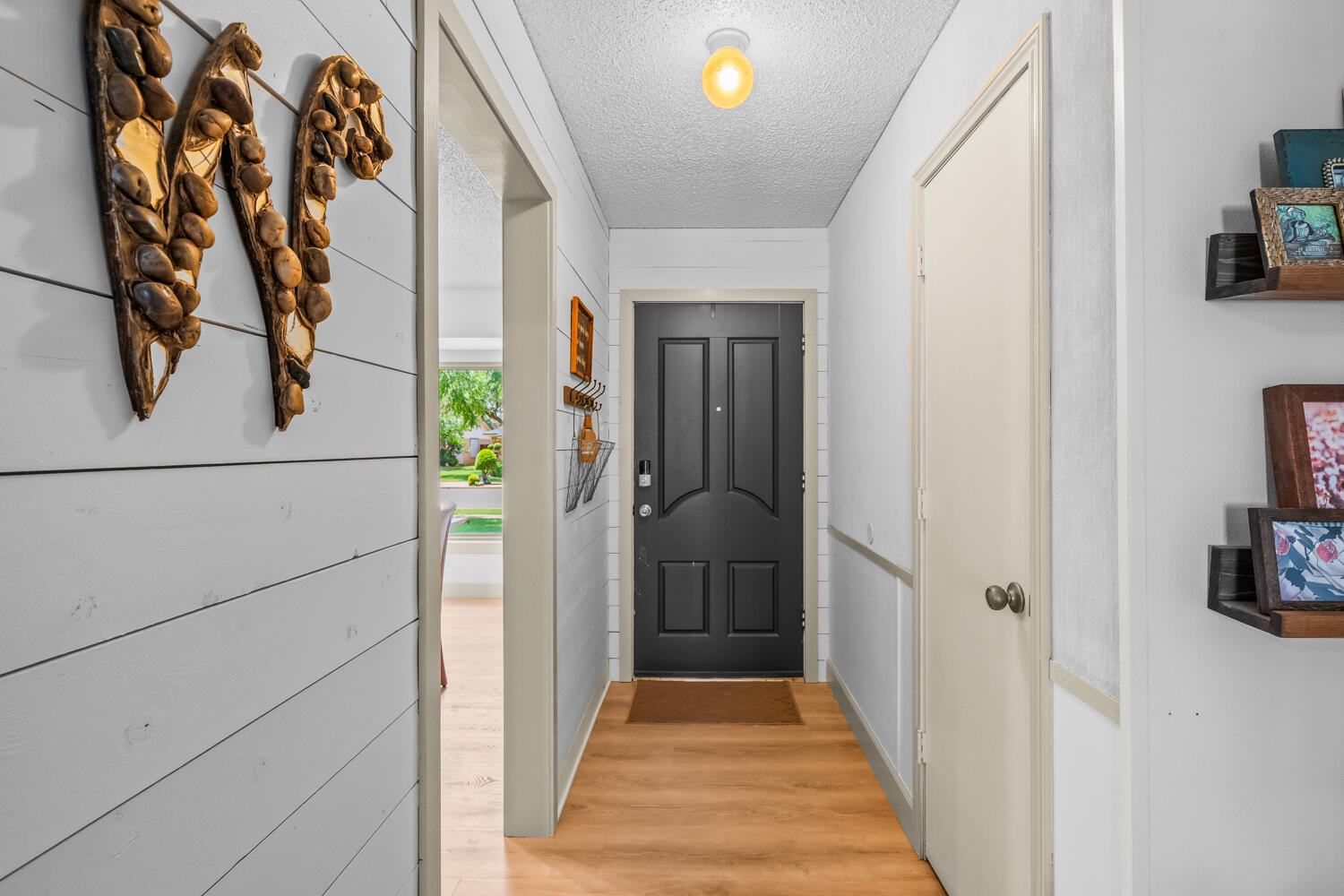5402 89th Street Lubbock, TX 79424 - Photo 4 of 42 5402 89th St interiors blurred-22
