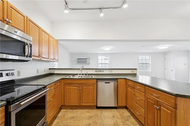 $1,750 | 4125 Magazine Street, Unit 2, New Orleans, LA 70115