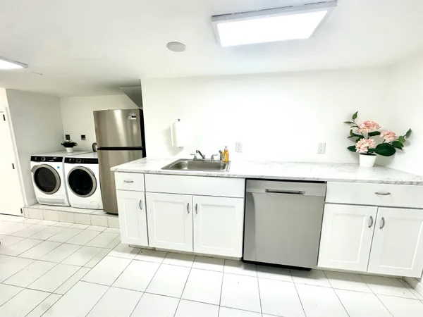 $2,999 | 247 Clendenny Avenue, Unit 1 (DUPLEX), Jersey City, NJ 07304