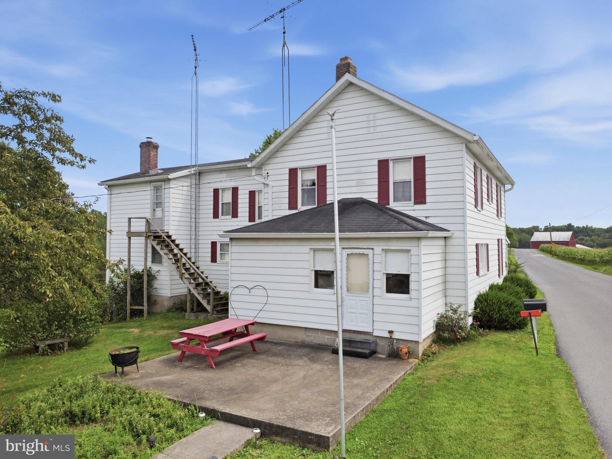 697 Shinham Road Greencastle, PA 17225 - Photo 21 of 23 Side patio for main house!