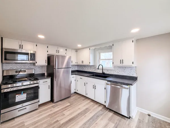 $196,900 | 1208 West Quincy Street, Garrett, IN 46738
