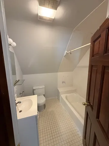 $5,500 | 68 Willow Street, Unit 2, Somerville, MA 02144