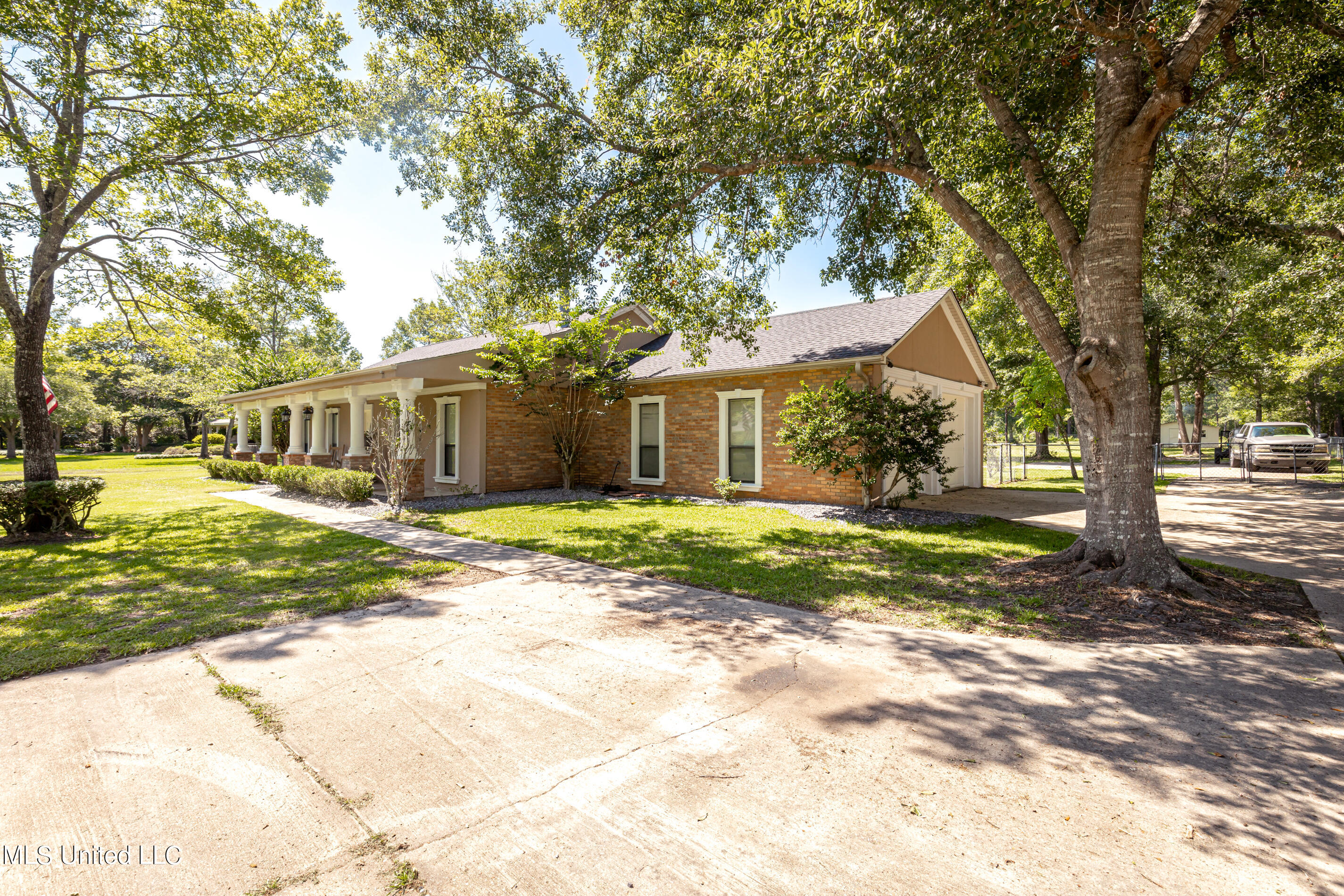12526 Quail Ridge Road Gulfport, MS 39503 - Photo 2 of 69 IMG_3348