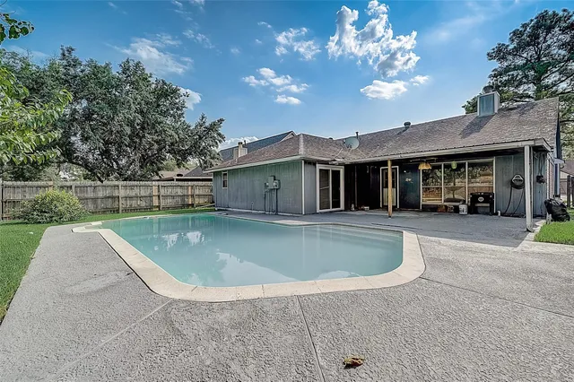 $289,000 | 111 Ambershadow Drive, Houston, TX 77015