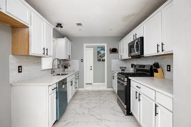 $289,000 | 111 Ambershadow Drive, Houston, TX 77015