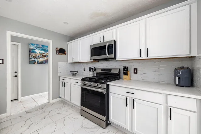 $289,000 | 111 Ambershadow Drive, Houston, TX 77015