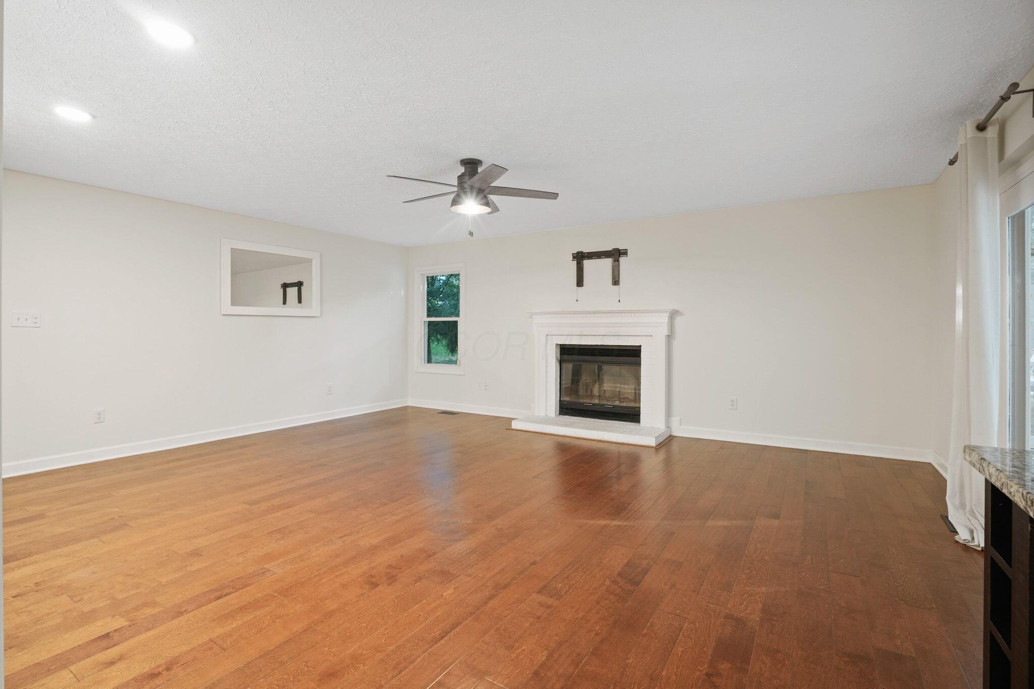 1091 Ridge Place Columbus, OH 43230 - Photo 22 of 43 Oversized GR w/Fireplace