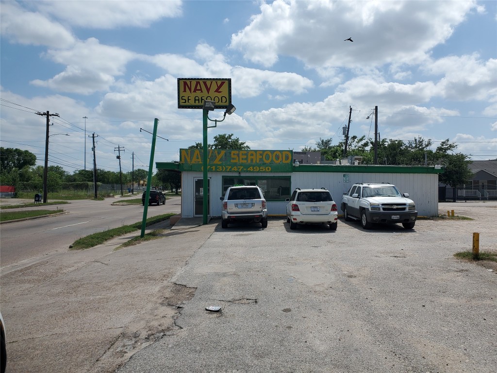 7260 Scott Street Houston, TX 77021 - Photo 4 of 4 a car parked on the side of the road
