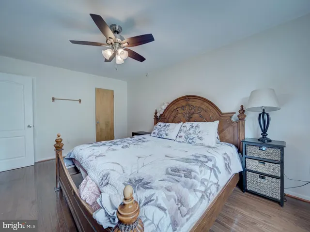 $425,000 | 5674 Oak Tanager Court, Burke, VA 22015