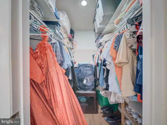 $425,000 | 5674 Oak Tanager Court, Burke, VA 22015