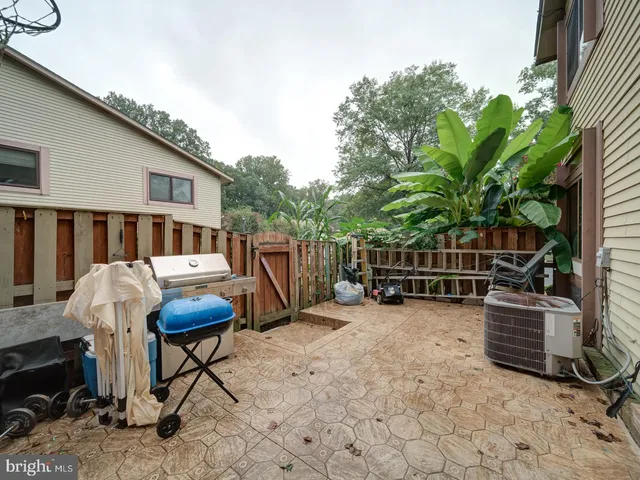 $425,000 | 5674 Oak Tanager Court, Burke, VA 22015