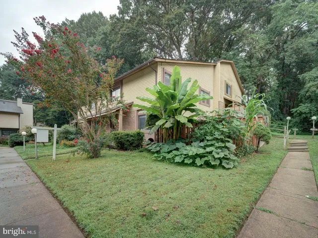 $425,000 | 5674 Oak Tanager Court, Burke, VA 22015