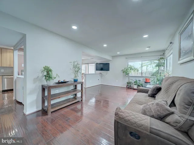 $425,000 | 5674 Oak Tanager Court, Burke, VA 22015