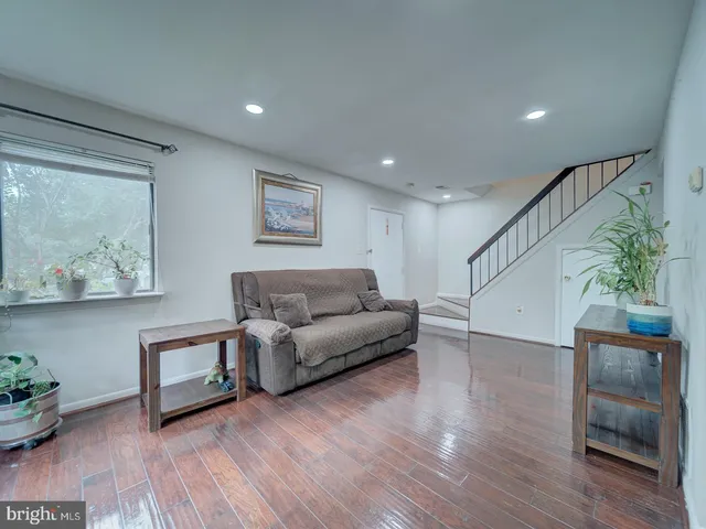 $425,000 | 5674 Oak Tanager Court, Burke, VA 22015