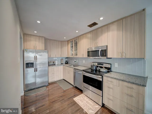 $425,000 | 5674 Oak Tanager Court, Burke, VA 22015