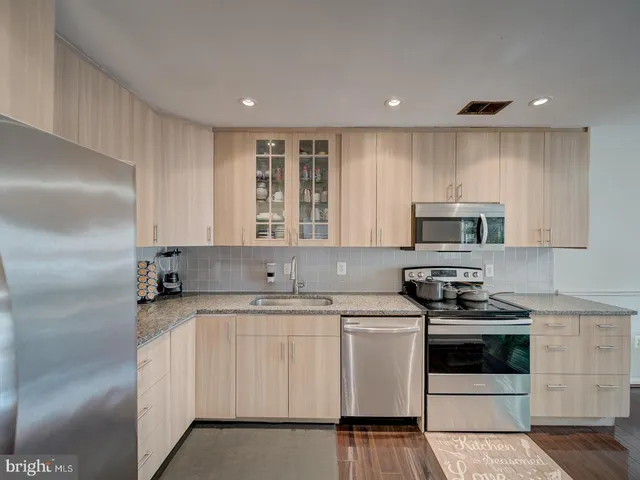 $425,000 | 5674 Oak Tanager Court, Burke, VA 22015