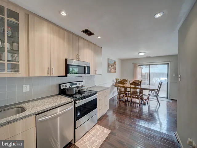 $425,000 | 5674 Oak Tanager Court, Burke, VA 22015